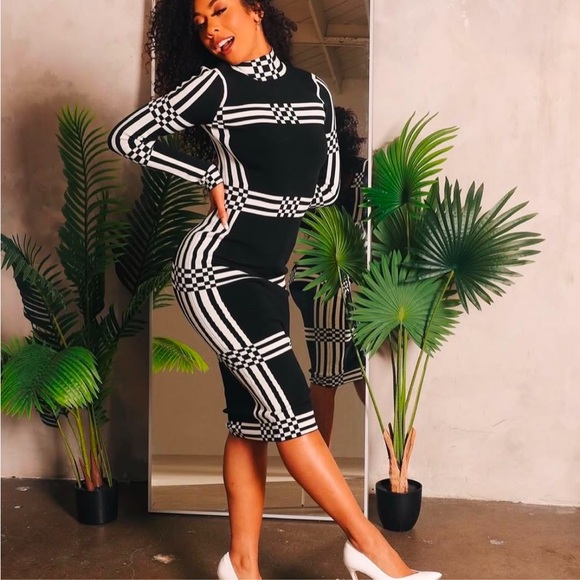 Black and White Checkered Midi Dress - Picture 4 of 8